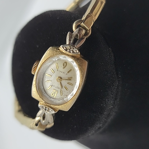 Croton ladies watch - Picture 1 of 7